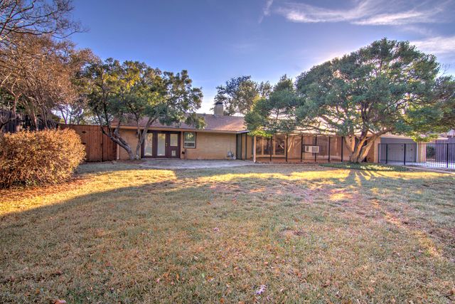 3763 Vinecrest Drive, Dallas, TX 75229