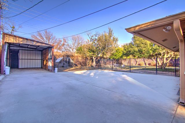 3763 Vinecrest Drive, Dallas, TX 75229