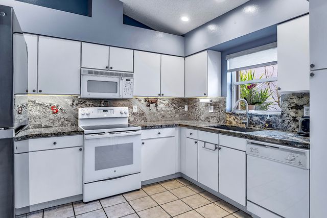 7519 Eagle Point Drive, Delray Beach, FL 33446