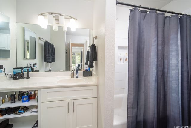 94-1351 Kulewa Loop 17U, Waipahu, HI 96797