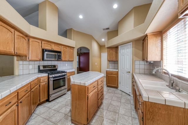 168 Makenna Drive, Madera, CA 93637