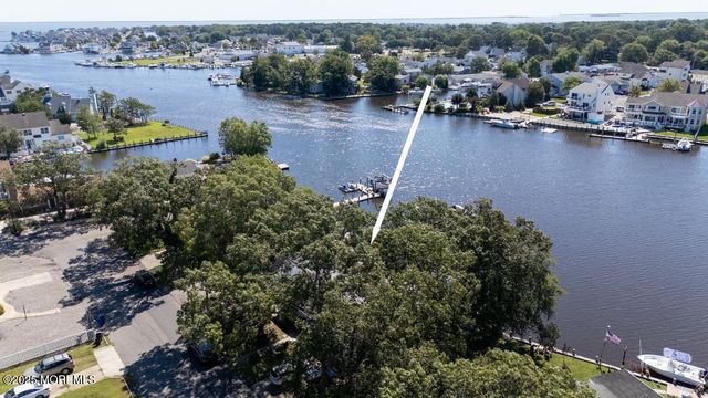 635 Oakwood Drive, Forked River, NJ 08731