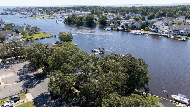 635 Oakwood Drive, Forked River, NJ 08731