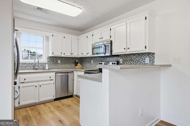 30 Kingston Pointe Drive, Kingston, GA 30145