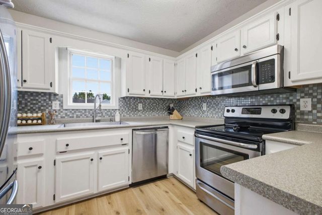 30 Kingston Pointe Drive, Kingston, GA 30145