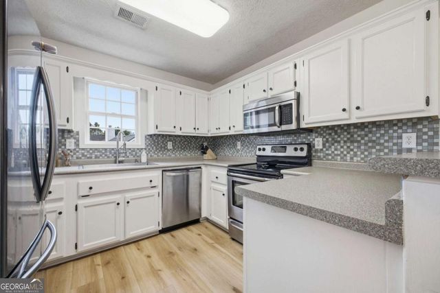 30 Kingston Pointe Drive, Kingston, GA 30145