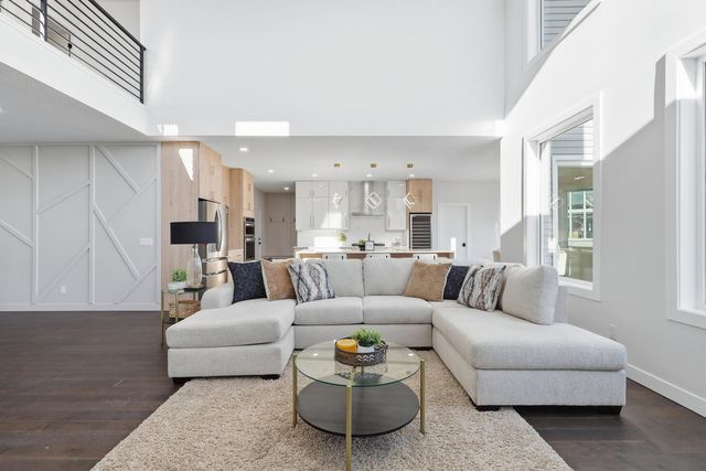 6589 Blackbird Lane, Bettendorf, IA 52722