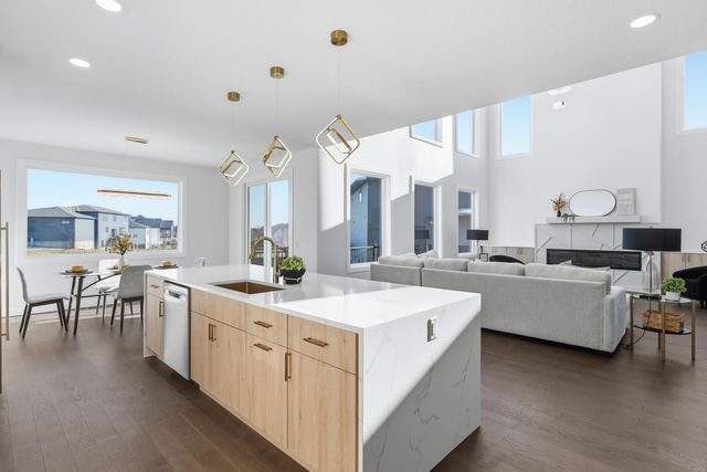 6589 Blackbird Lane, Bettendorf, IA 52722