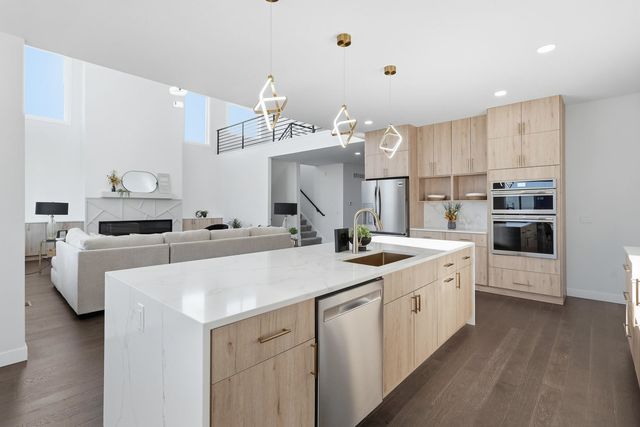 6589 Blackbird Lane, Bettendorf, IA 52722