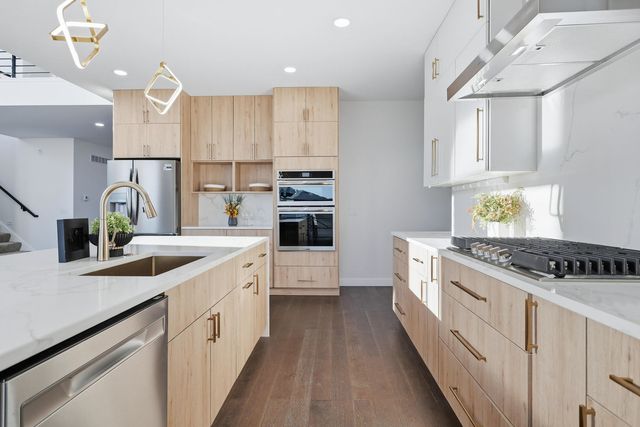 6589 Blackbird Lane, Bettendorf, IA 52722