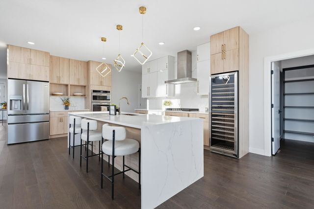 6589 Blackbird Lane, Bettendorf, IA 52722