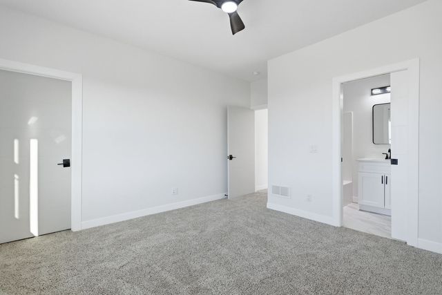 6589 Blackbird Lane, Bettendorf, IA 52722