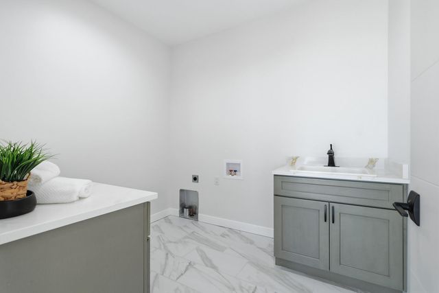 6589 Blackbird Lane, Bettendorf, IA 52722