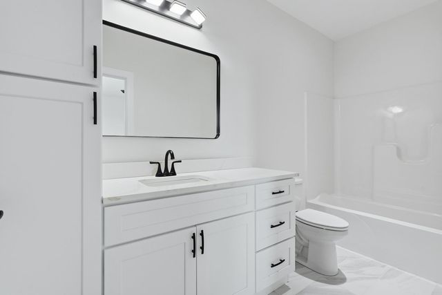 6589 Blackbird Lane, Bettendorf, IA 52722