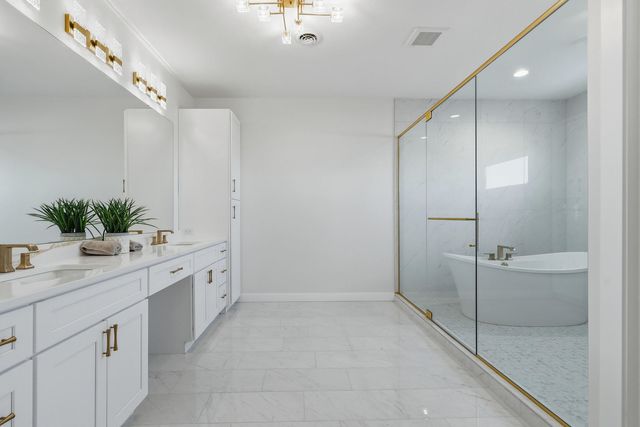 6589 Blackbird Lane, Bettendorf, IA 52722