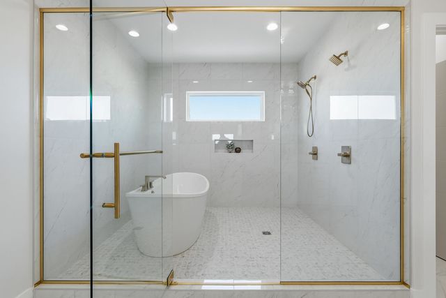 6589 Blackbird Lane, Bettendorf, IA 52722