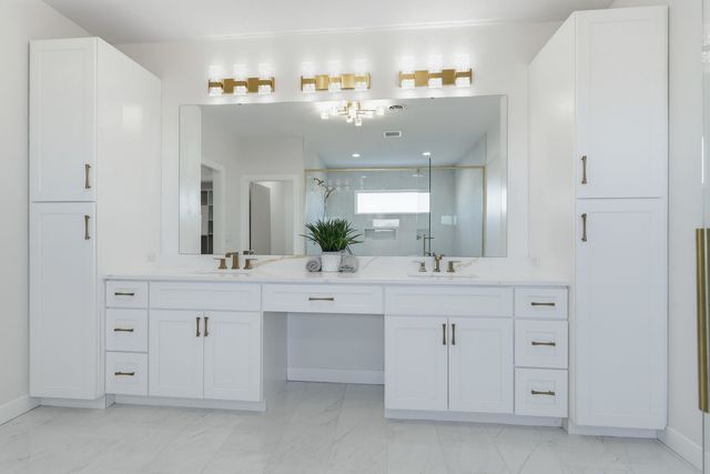 6589 Blackbird Lane, Bettendorf, IA 52722