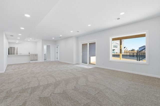 6589 Blackbird Lane, Bettendorf, IA 52722