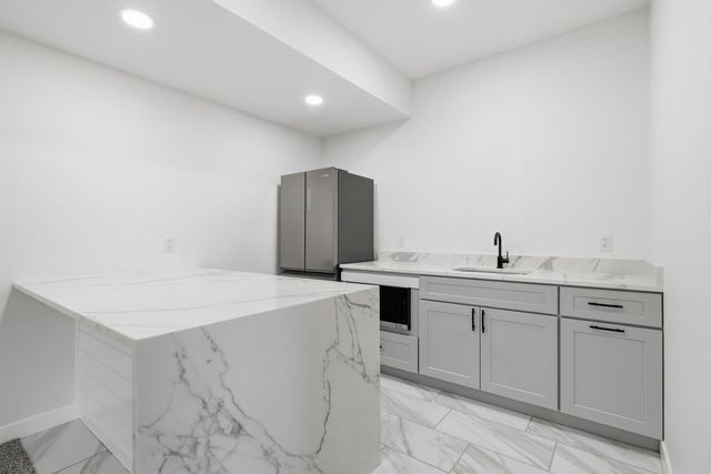 6589 Blackbird Lane, Bettendorf, IA 52722