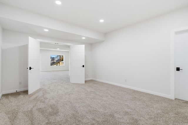 6589 Blackbird Lane, Bettendorf, IA 52722