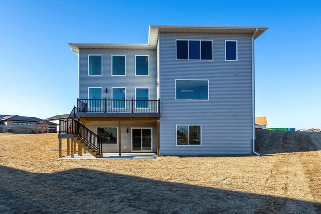 6589 Blackbird Lane, Bettendorf, IA 52722