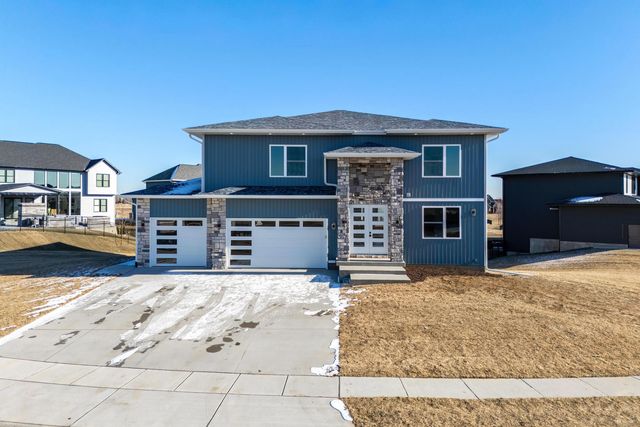 6589 Blackbird Lane, Bettendorf, IA 52722