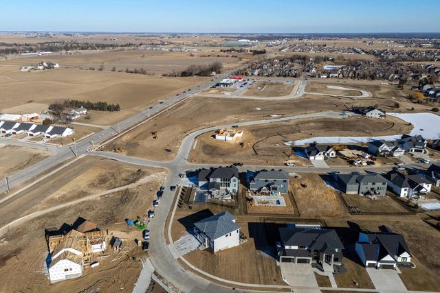 6589 Blackbird Lane, Bettendorf, IA 52722