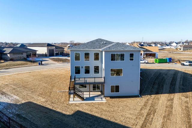 6589 Blackbird Lane, Bettendorf, IA 52722