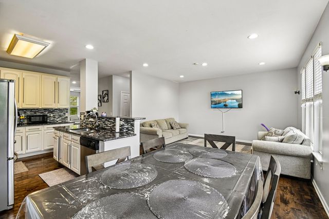 5507 Cambridge Way, Hanover Park, IL 60133