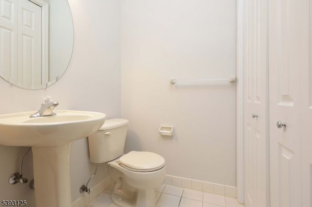 221 Windmill Ct, Lopatcong Twp., NJ 08865