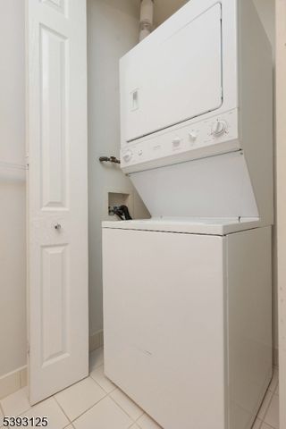 221 Windmill Ct, Lopatcong Twp., NJ 08865