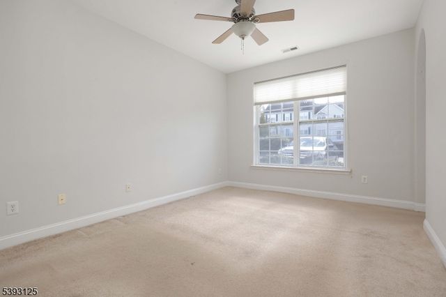 221 Windmill Ct, Lopatcong Twp., NJ 08865