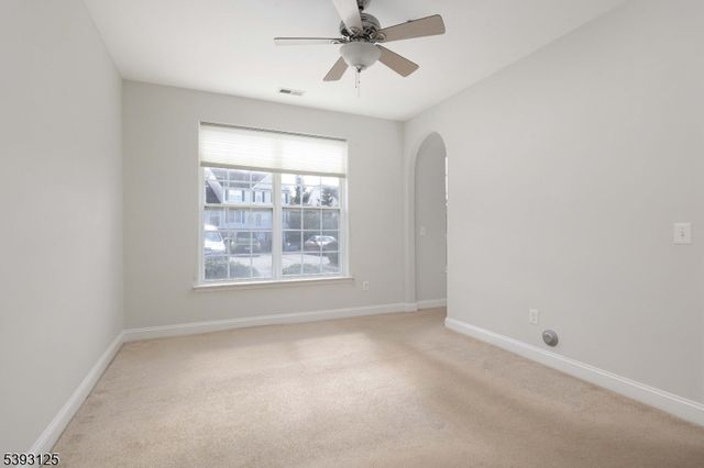 221 Windmill Ct, Lopatcong Twp., NJ 08865