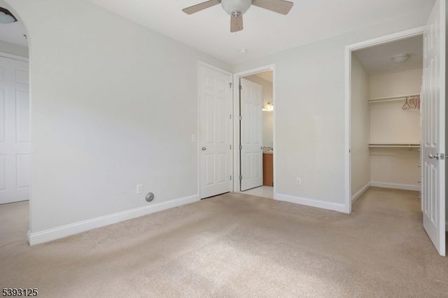 221 Windmill Ct, Lopatcong Twp., NJ 08865