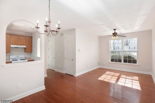 221 Windmill Ct, Lopatcong Twp., NJ 08865