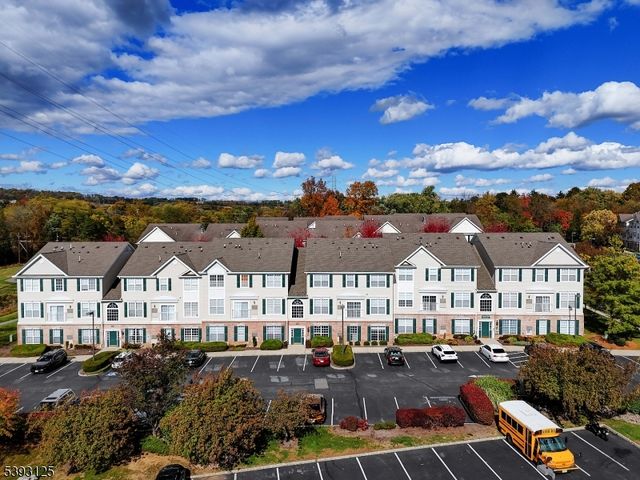 221 Windmill Ct, Lopatcong Twp., NJ 08865