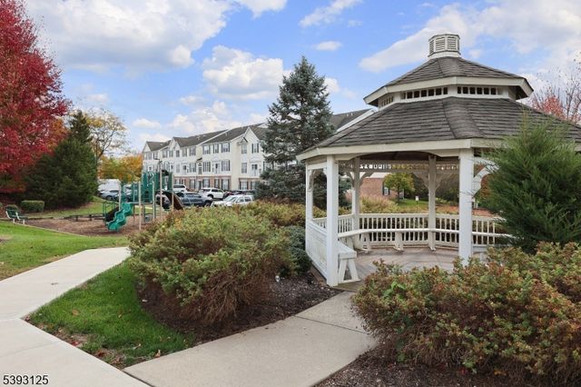 221 Windmill Ct, Lopatcong Twp., NJ 08865