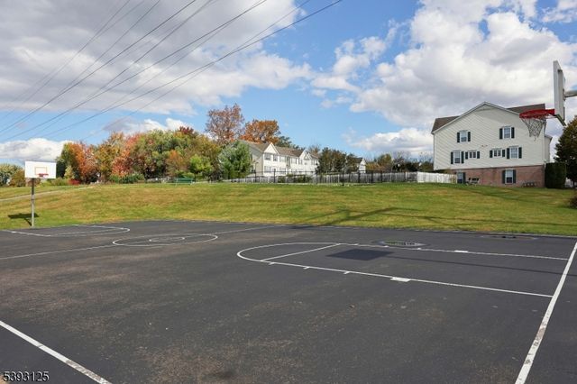 221 Windmill Ct, Lopatcong Twp., NJ 08865