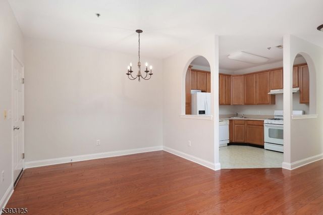 221 Windmill Ct, Lopatcong Twp., NJ 08865