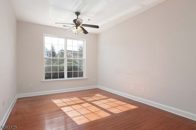 221 Windmill Ct, Lopatcong Twp., NJ 08865