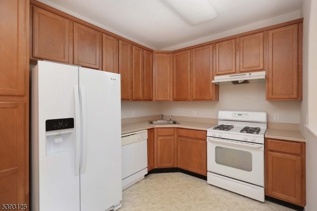 221 Windmill Ct, Lopatcong Twp., NJ 08865