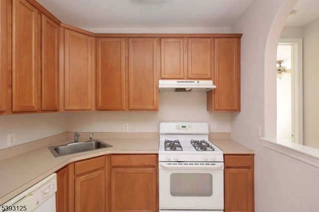 221 Windmill Ct, Lopatcong Twp., NJ 08865