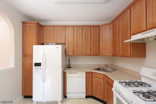 221 Windmill Ct, Lopatcong Twp., NJ 08865