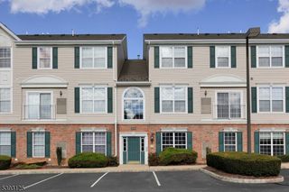 221 Windmill Ct, Lopatcong Twp., NJ 08865