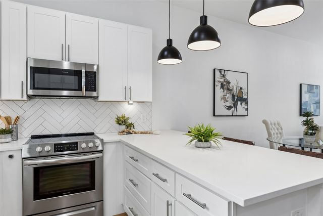 5647 Live Oak Street 101, Dallas, TX 75206