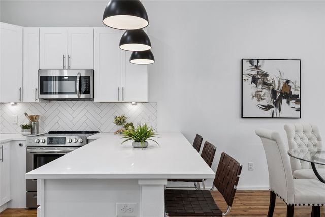 5647 Live Oak Street 101, Dallas, TX 75206