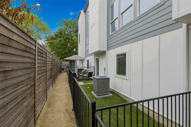 5647 Live Oak Street 101, Dallas, TX 75206