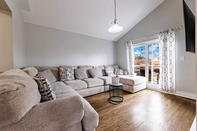 6017 S Monitor Avenue, Chicago, IL 60638