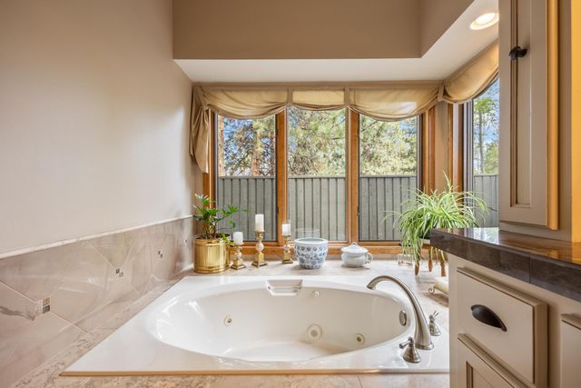 20468 Steamboat Court, Bend, OR 97702