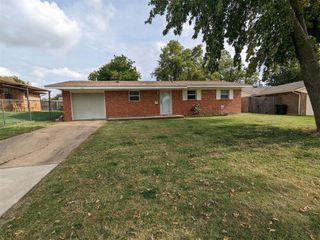 1404 Heather Lane, Moore, OK 73160